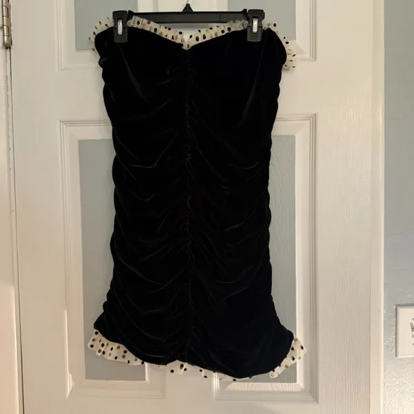 Urban Outfitters ( Kimchi Blue) Robin Velvet Sweetheart Mini Dress . NWOT - Image 3