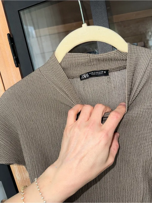 Zara ruched top textured gathered mock neck short sleeve neutral taupe - Image 3