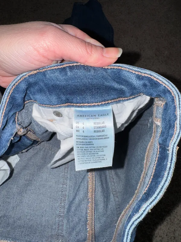American Eagle Mom Jeans - Image 3