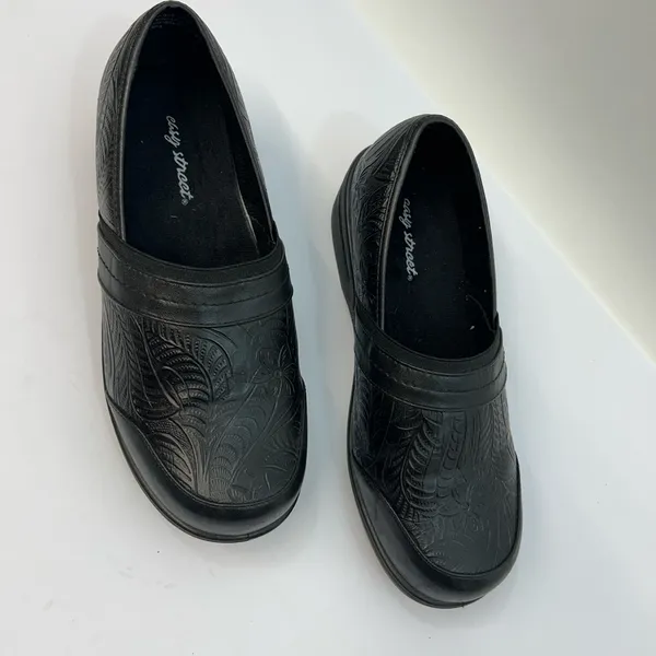 Easy Street Origin Women's Comfort Clogs - Image 2