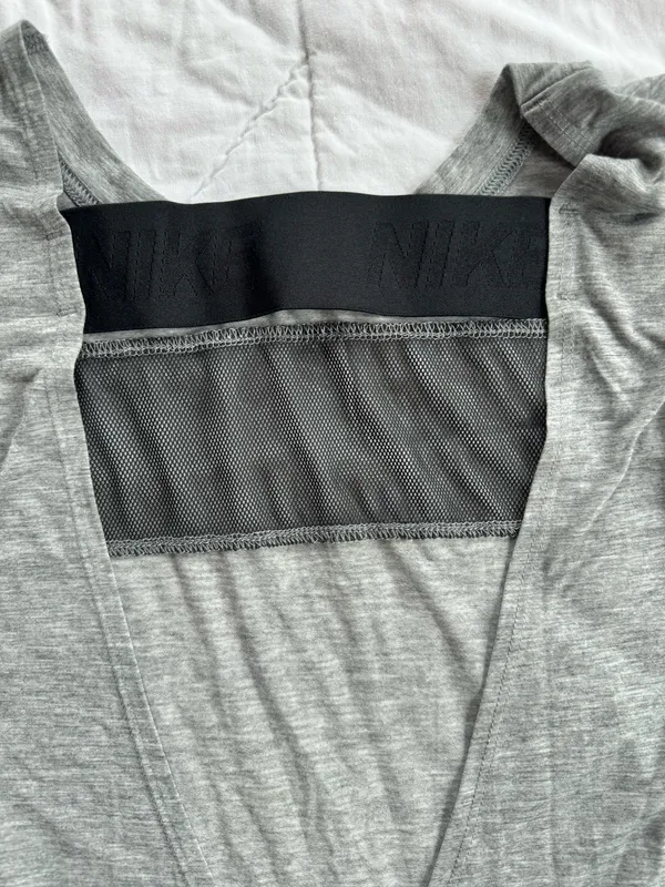 Nike Dri-Fit Tank Top Medium - Image 5