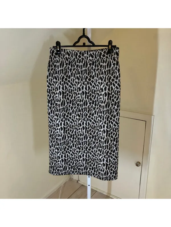 Loft NWT Women's Knit Midi Cheetah Print Pencil Skirt Size M - Image 3