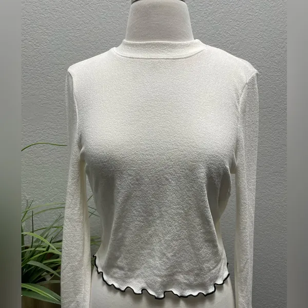 NWT Lost + Wander Ivory w Black Trim Bell Ruffle‎ Sleeves Sz Large - Image 2