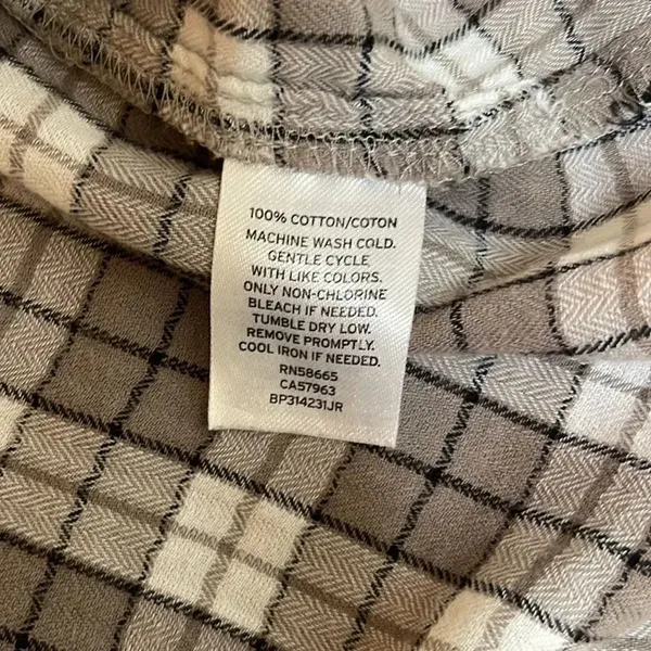 BP. Flannel shirt.  Size Juniors Large. - Image 5
