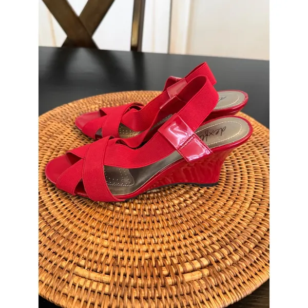 Dexflex by Dexter‎ Women Red Patent Wedge Sandals Elastic Cross Strap Slingback - Image 4