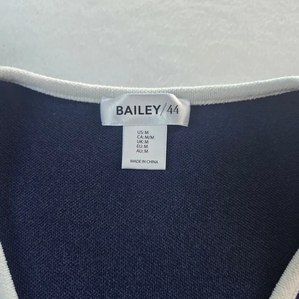 Bailey/44 Navy‎ Blue White Contrast Trim Sweater Vest Gold Crest Buttons Size M - Image 4