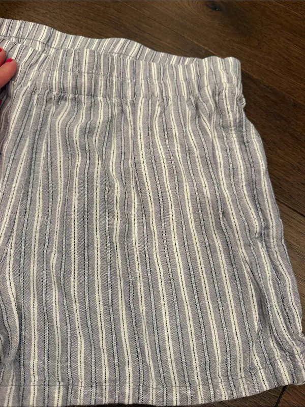 Old Navy Blue and White Striped Casual Women's Shorts Large - C73-012 - Image 3