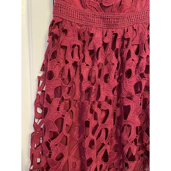 Chi‎ Chi London Midi Dress Crochet Lace Burgundy Off The Shoulder US 4 Romantic - Image 8