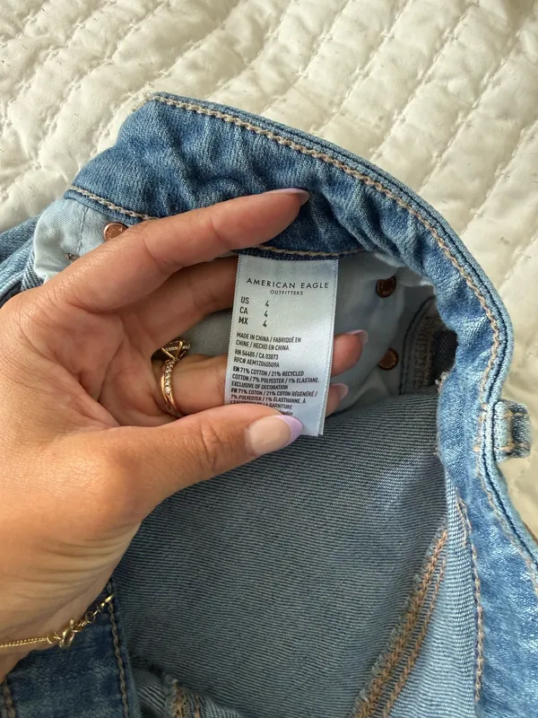American Eagle Low-Rise Baggy Shorts - Image 5