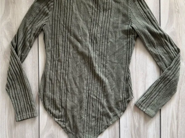 Cider Rib V-Neck Solid Button Bodysuit Green XL NWT - Image 9