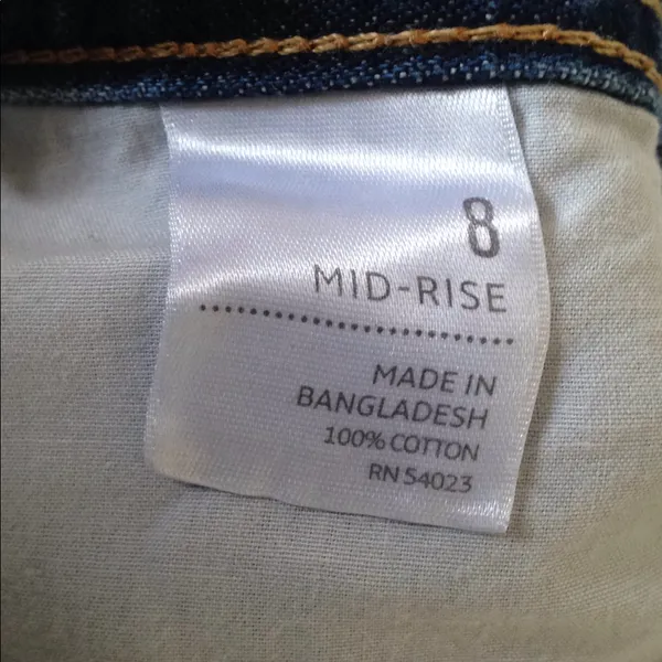 FINAL MARKDOWN Ladies' Old Navy Mid-Rise Cutoff Shorts (8) - Image 6