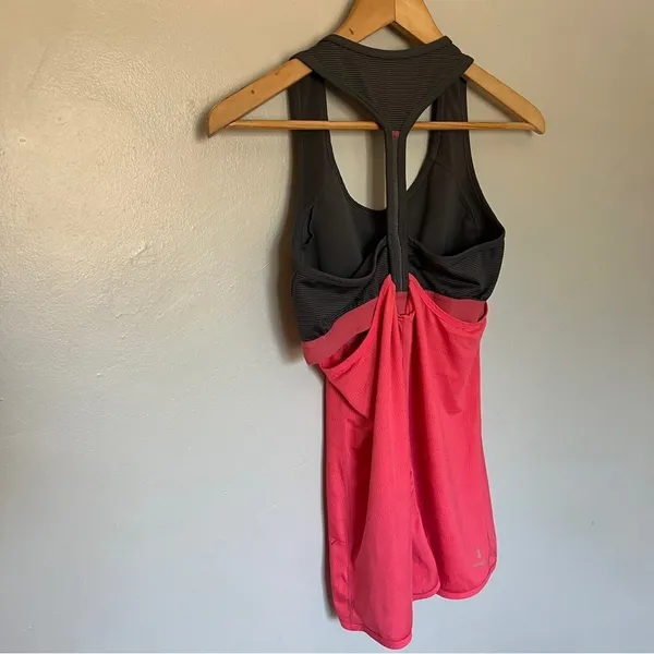 Under Armour Womens Shirt Medium Semi Fitted Orange Tank Top HeatGear Run Bra M - Image 7