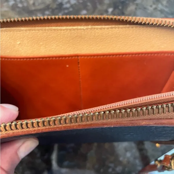 Dooney & Bourke vintage black belt pebbled leather convertible crossbody bag - Image 13