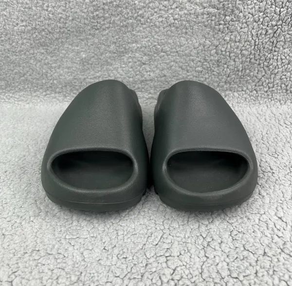 Adidas Yeezy Slide Onyx Size 8 - Image 3