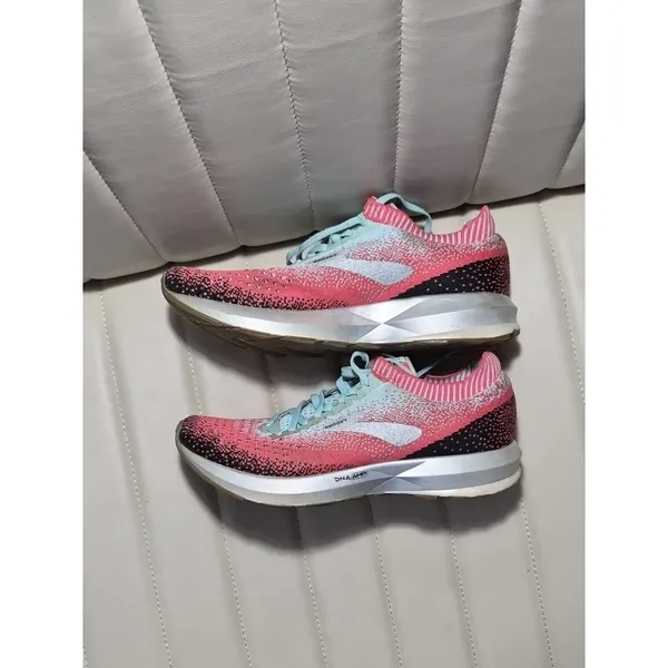 Brooks Women's Pink and Blue Trainers - Image 2