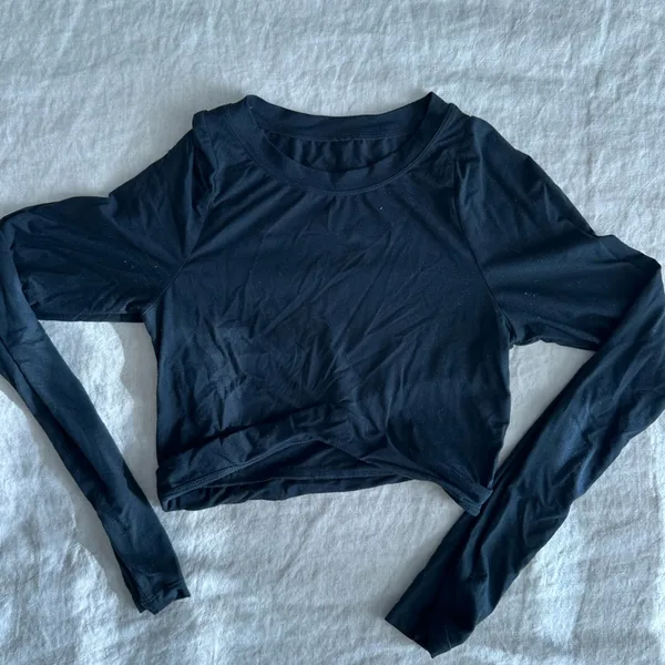 Alphalete Ultrasoft Apex Long Sleeve - Image 2