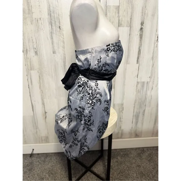 Trixxi dress size large - Image 2