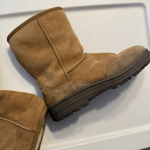 UGG Australia Ultra Short Chestnut Suede Boots Women's Size 9 Hard Sole EUC - Image 10