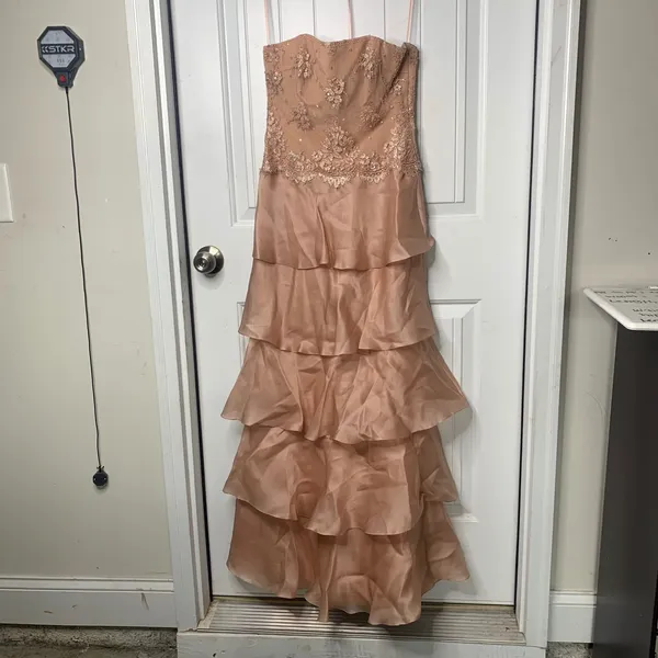 Teri Jon floral lace strapless ruffle tiered maxi gown size 4 prom wedding guest - Image 2