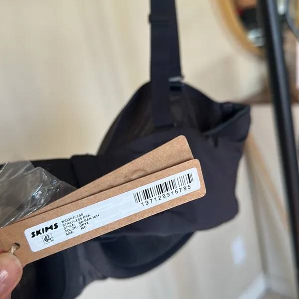 NWT SKIMS Weightless Strapless Bra in Onyx‎ 40C - Image 8