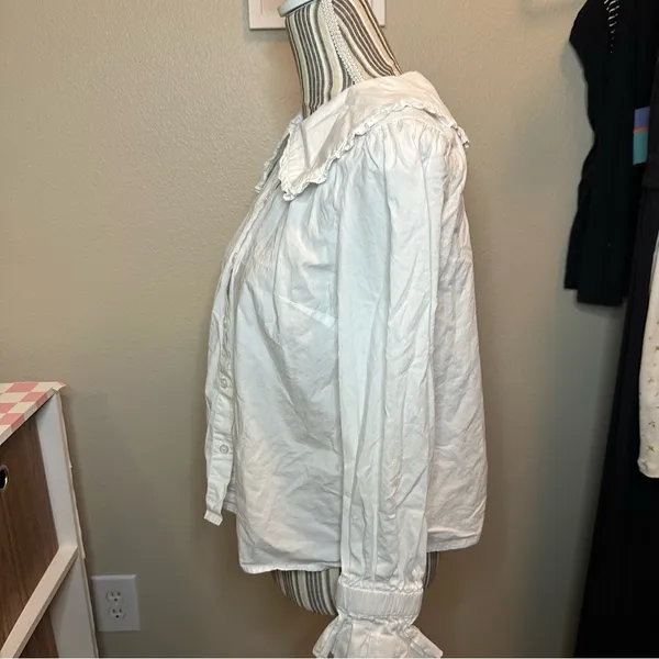 White Ruffled Button - Image 4