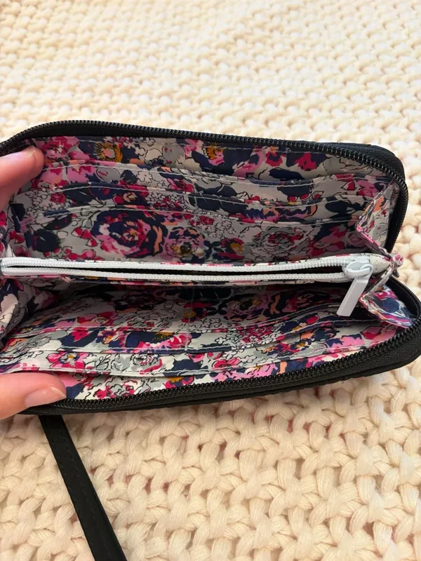 Vera Bradley Ultralight Accordion Wristlet Black Quilted Nylon Wallet - Image 2