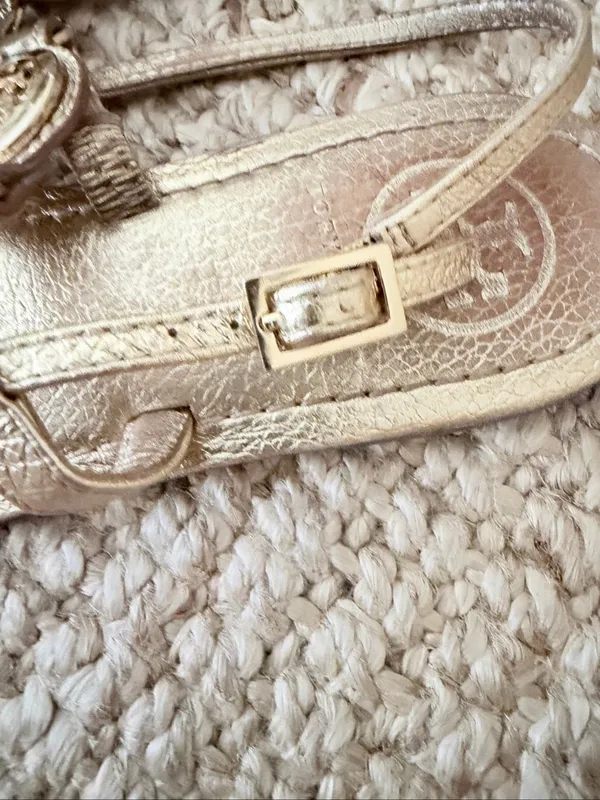 Tory Burch Gold Leather Thong Sandals Logo Medallion Brazil Women’s Size 6.5 - Image 9