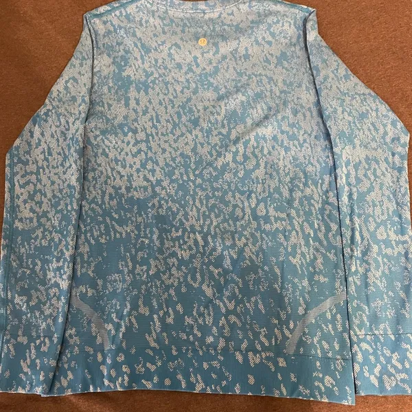 Lululemon Swiftly Relaxed-Fit Blue Print Longsleeve - Image 3