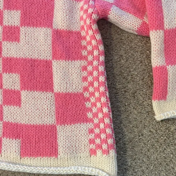 BiBi Pink and Cream Checkered Chunky Sweater Size M - Image 5