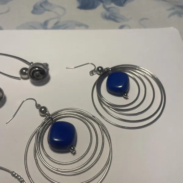 Women’s Lot Of 4 Silver Tone Dangle Costume Earrings Pierced Beaded Mix - Image 10