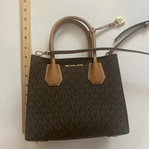 MICHAEL Michael Kors NWOT Mercer Shopper Crossbody Bag with removable strap. - Image 9