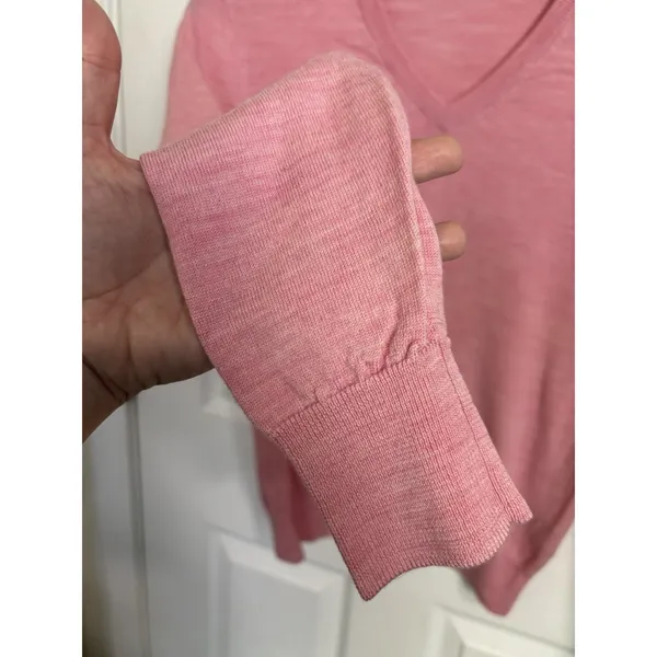 UniQlo 100% Wool Pink Lightweight V-Neck Pullover Sweater L Slim Fit Classic - Image 4