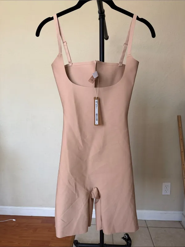 Skims Body Zoned Open Bust Mid Thigh Bodysuit NWT size L - Image 2