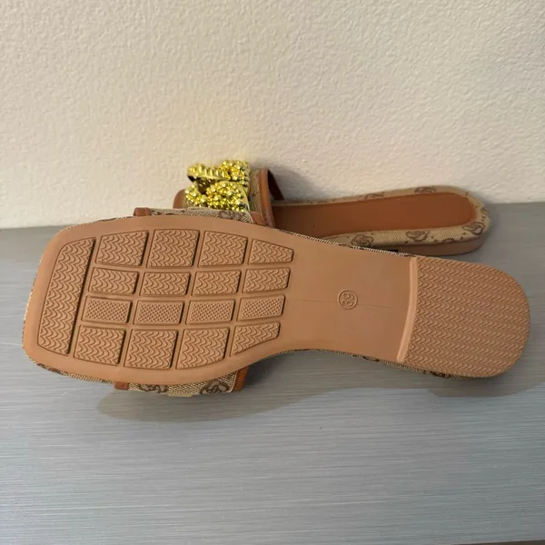 New. Elegant Women’s Flat Slide Sandals with Gold Chain Accent – Square Toe Tan Size 8 - Image 8