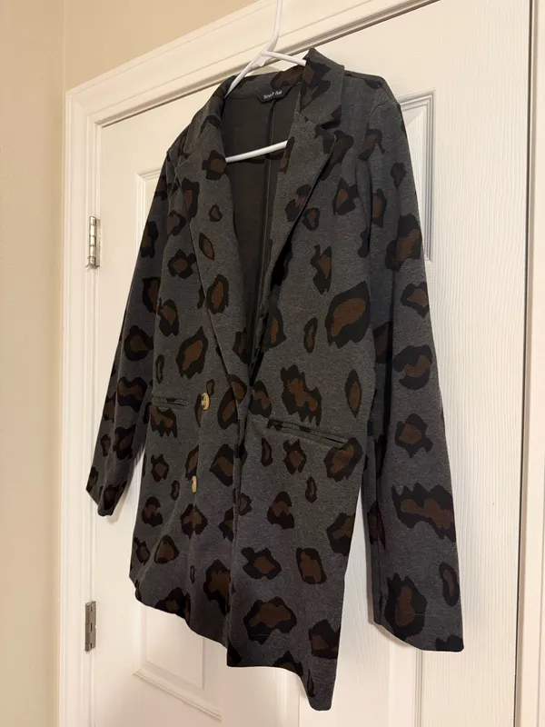Strut & Bolt Leopard print Women’s blazer - Image 4