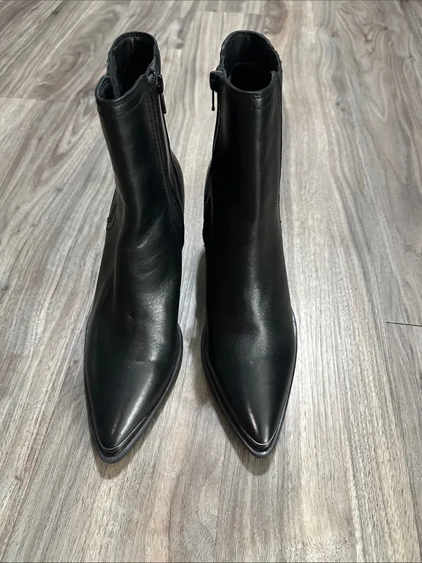 House of Harlow 1960 Black Leather Chelsea Ankle Boots - Image 4