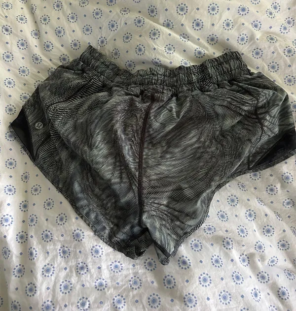 Lululemon Hotty Shorts 2.5" - Image 2
