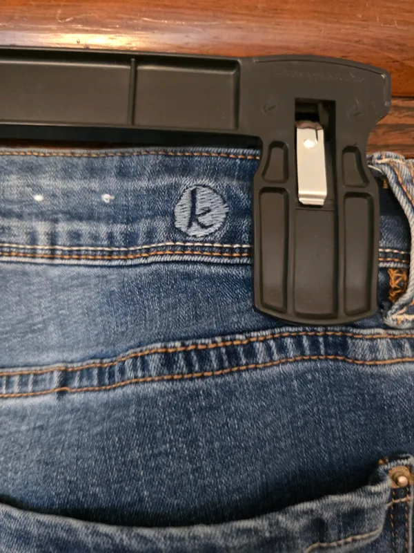 O Kensie Straight Leg Jeans in Medium Blue Size 8/29 - Image 4