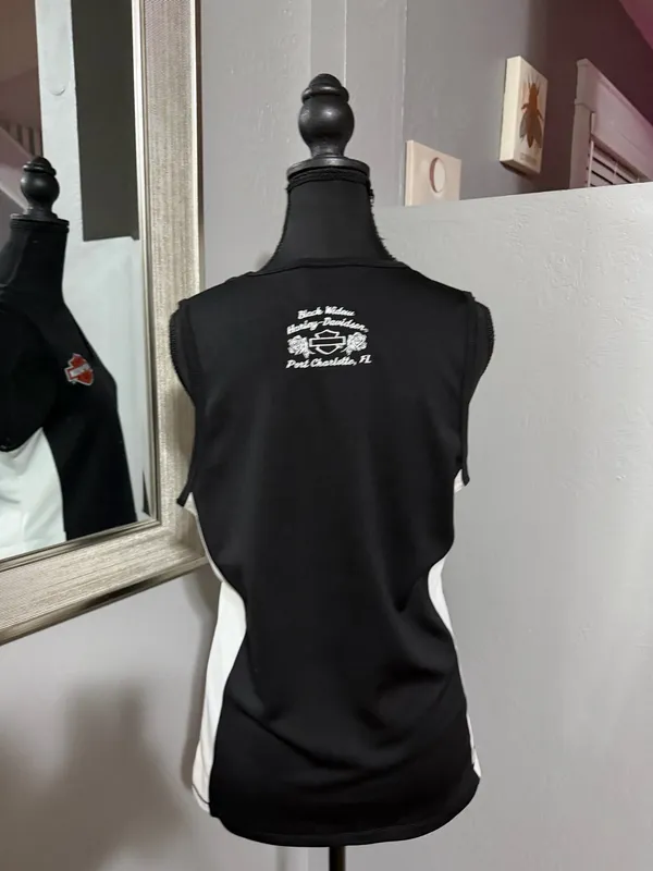 Harley Davidson Black Widow Port Charles Florida Tank Size Medium - Image 4