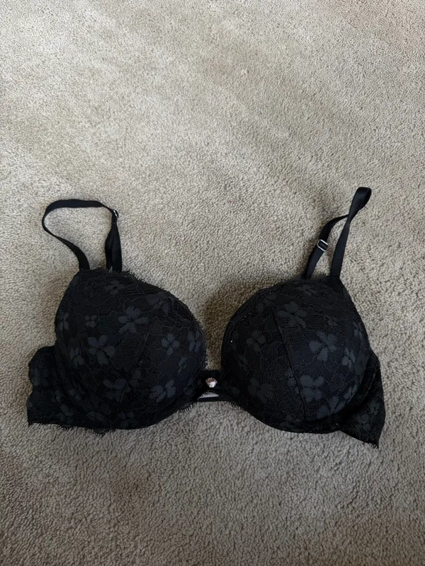 Victoria’s Secret Black Lace Push-Up Bra 32C - Image 2