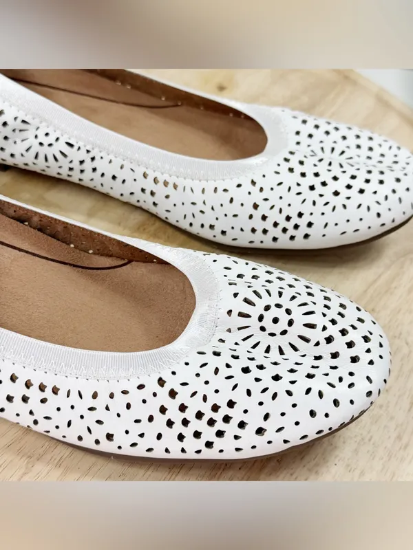 Vionic Robyn Eyelet Perforated Leather Ballet‎ Flats White Size 9.5 - Image 7