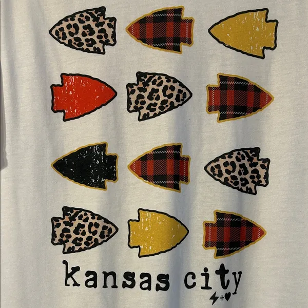 Jerzees Kansas City Chiefs Graphic Tee White Leopard, Plaid, & Plain Arrowheads Small - Image 2