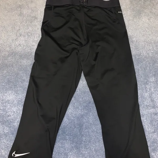 Nike Crop Leggings - Image 2