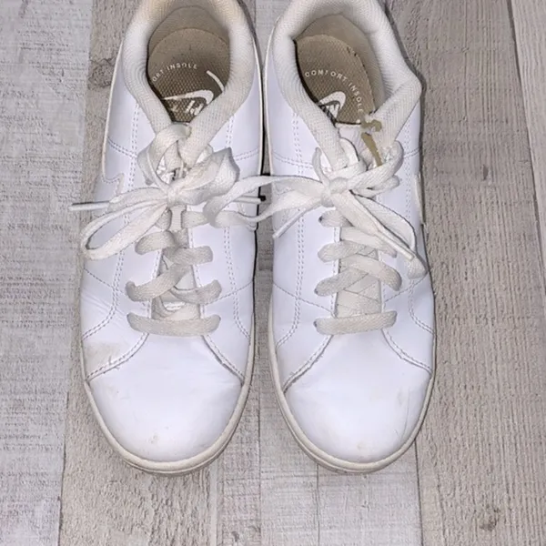 Nike Dad shoes white size 7 - Image 5