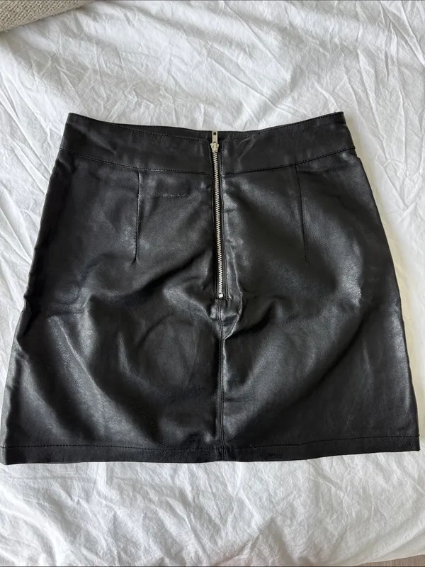 Lioness leather mini skirt with slit XS - Image 6