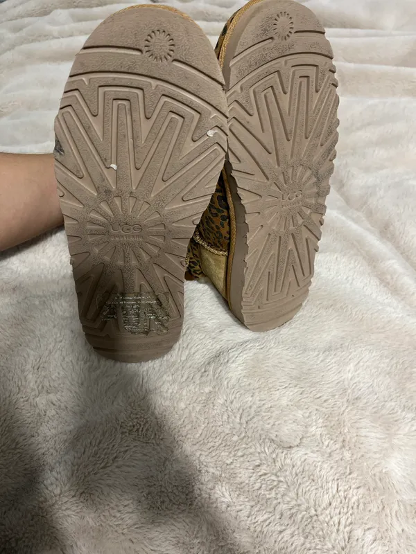UGG S Boots - Image 3