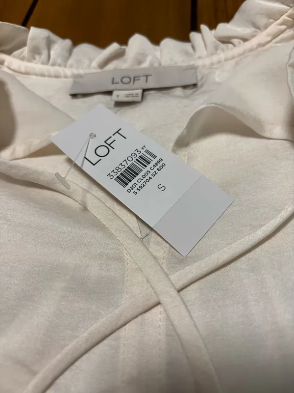 LOFT Women's Cream Ruffle Neck Tie Long Sleeve Blouse Size S CottageCore - Image 3