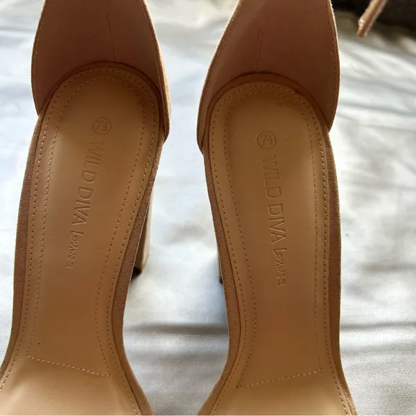 Elegant Tan Block Heel Sandals Size 7.5 - Image 6