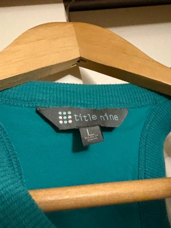 Title Nine Cropped Tank Top Large Green Ribbed Built In Bra With Pads Racerback - Image 2