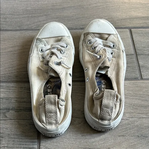 Converse Off-White Slip-On Sneakers well worn - Image 4